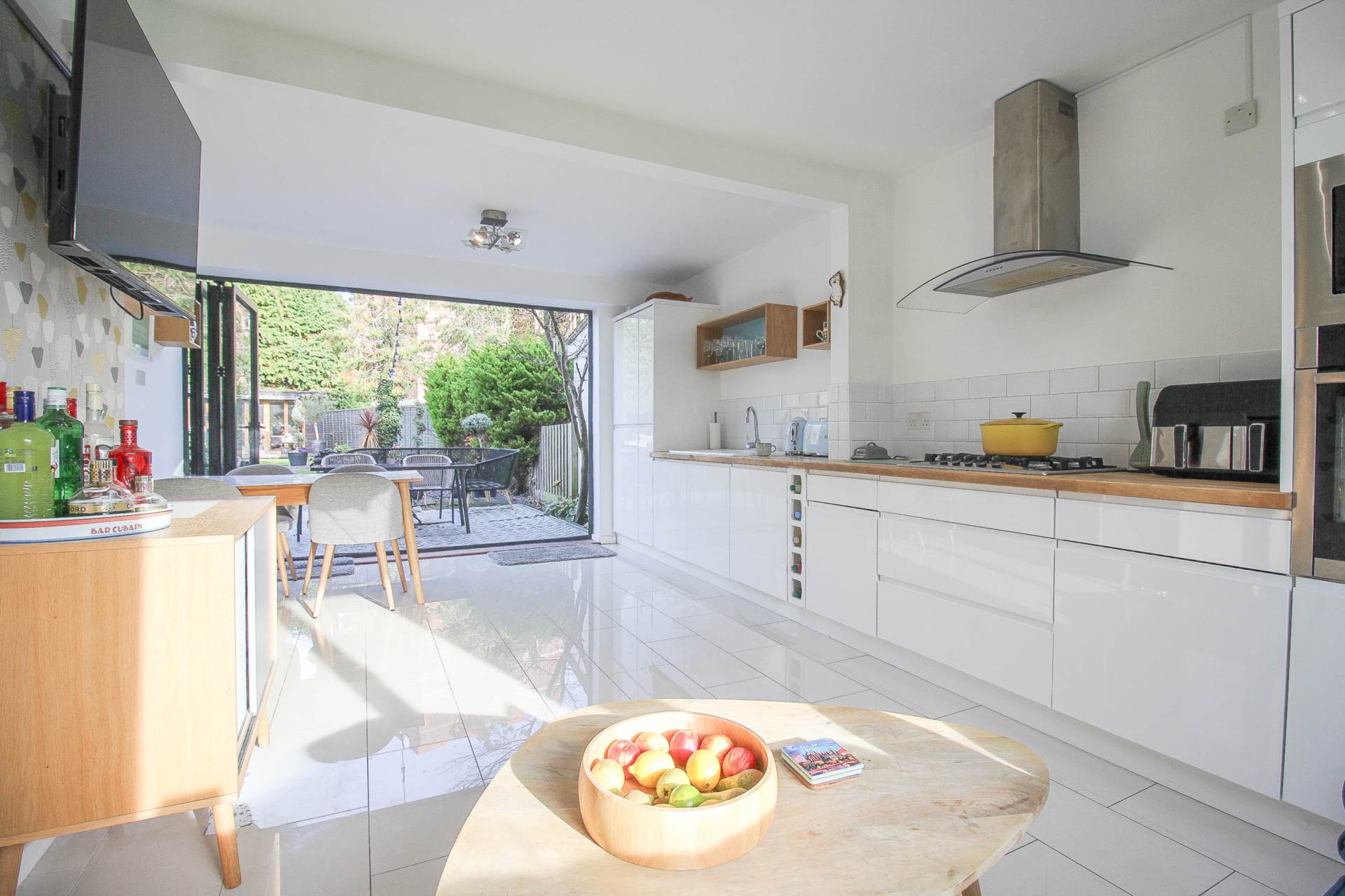 Locking**4 Bedrooms**Beautiful Gardens**Super Location**, Image 3