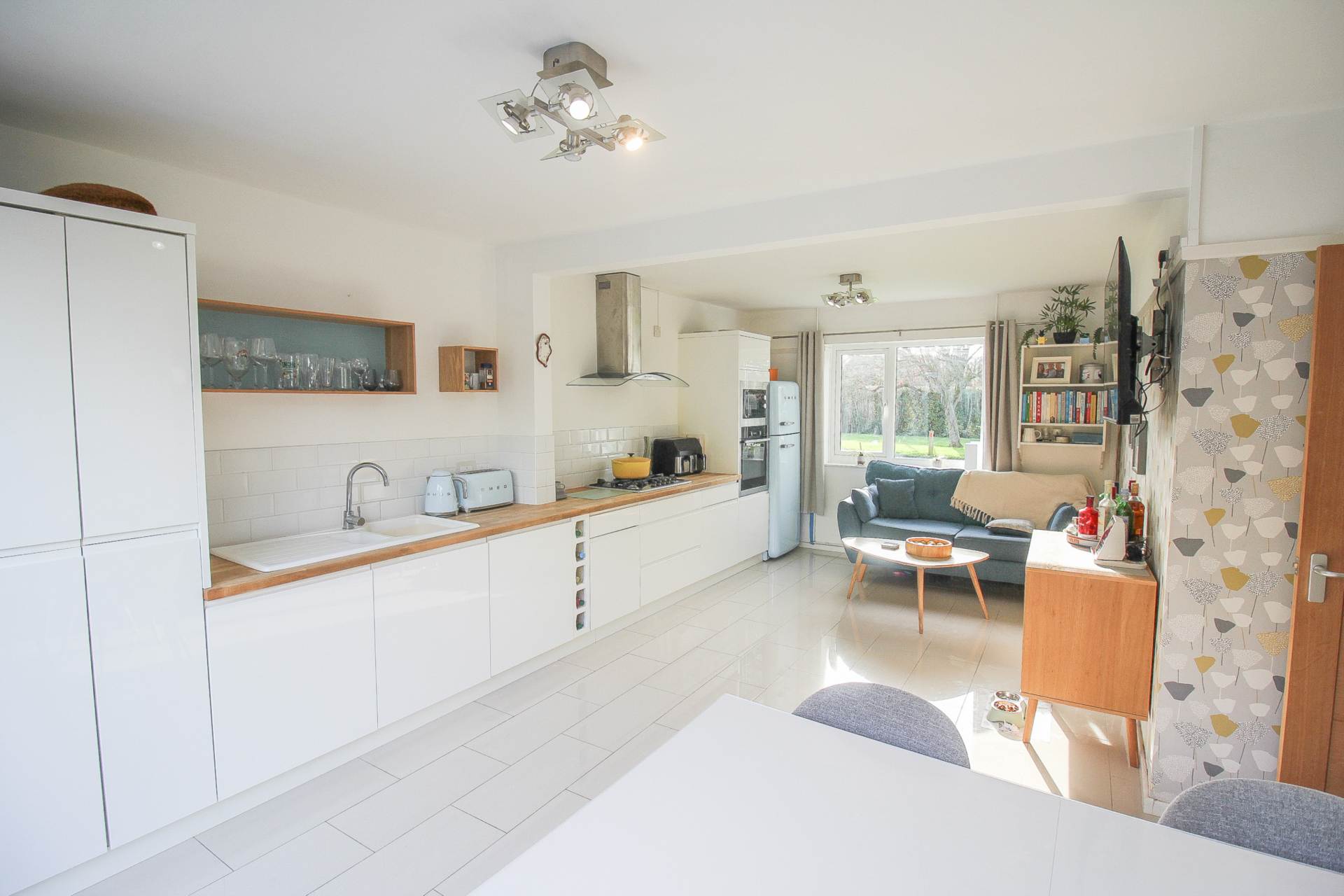 Locking**4 Bedrooms**Beautiful Gardens**Super Location**, Image 4