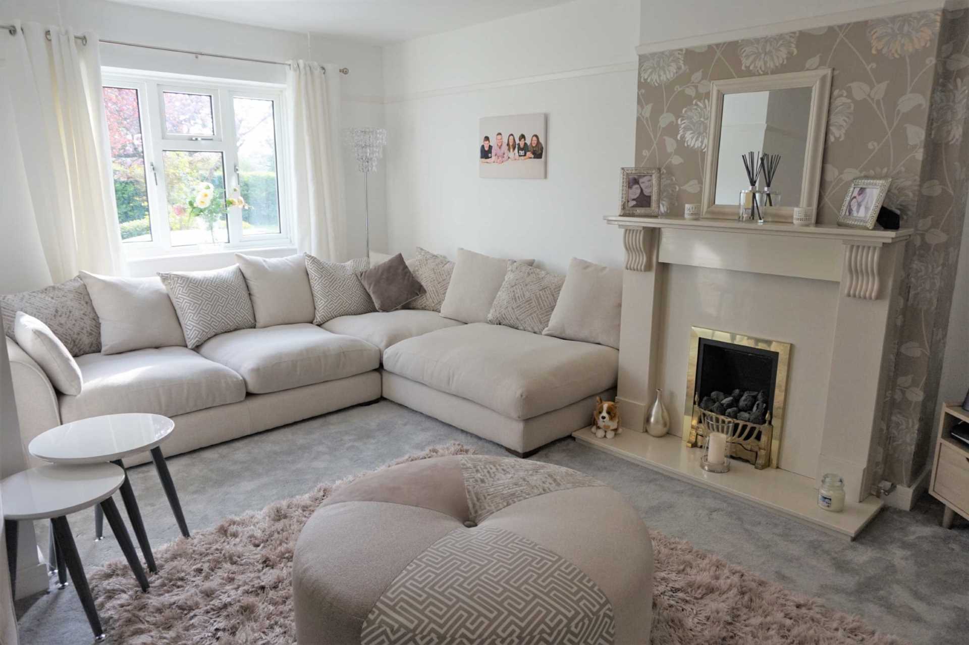 Locking**4 Bedrooms**Beautiful Gardens**Super Location**, Image 6