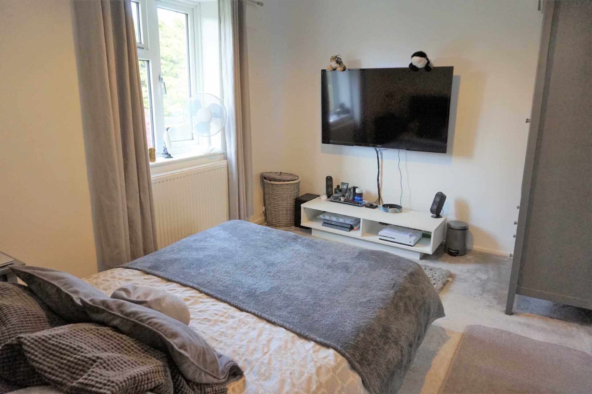 Locking**4 Bedrooms**Beautiful Gardens**Super Location**, Image 9