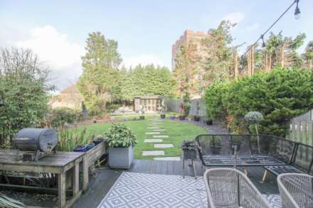 Locking**4 Bedrooms**Beautiful Gardens**Super Location**, Image 2