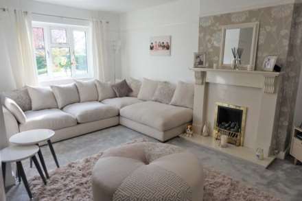 Locking**4 Bedrooms**Beautiful Gardens**Super Location**, Image 6