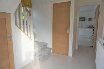 Locking**4 Bedrooms**Beautiful Gardens**Super Location**, Image 7