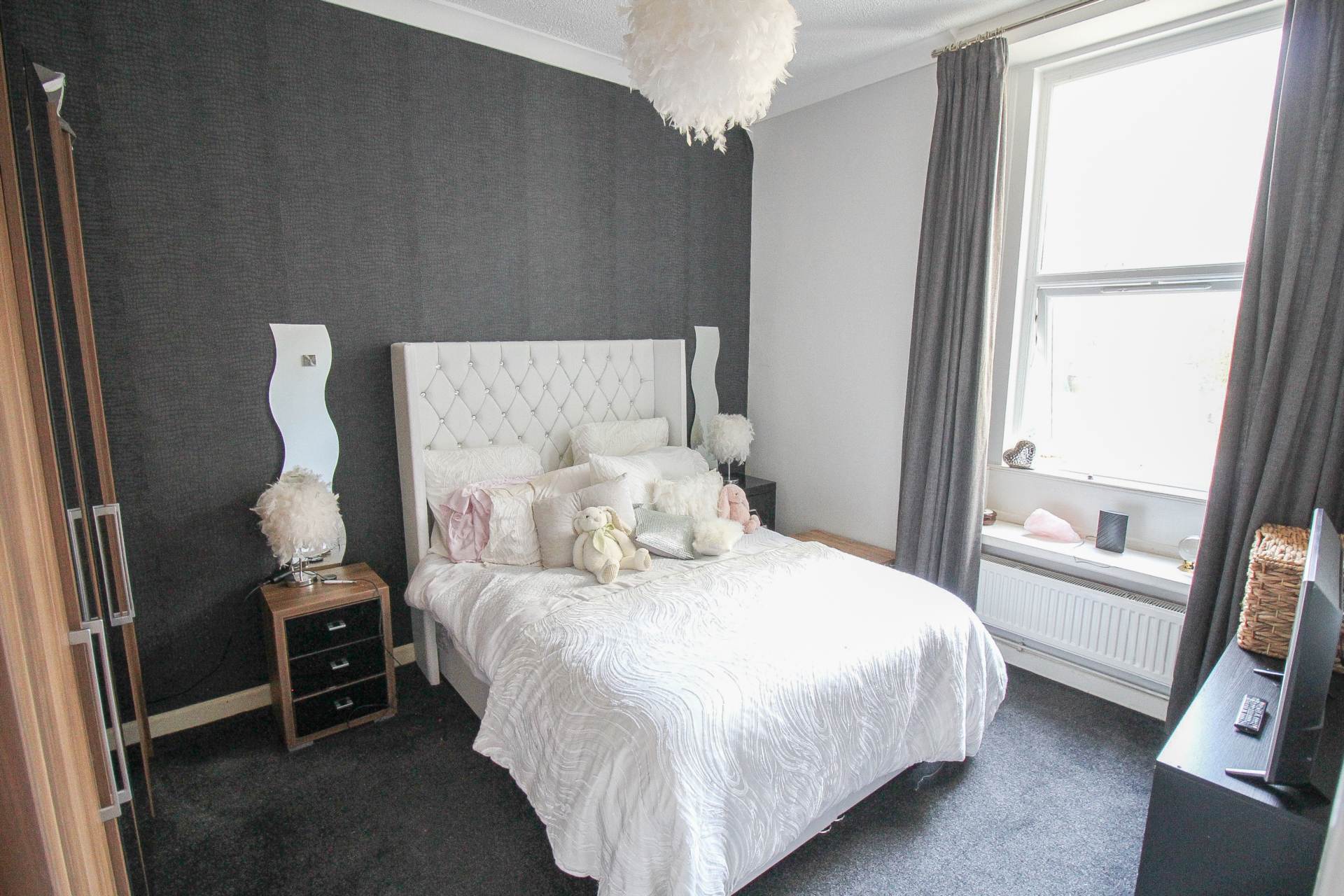 Hillside**Beautiful Garden**Off Street Parking**Two Bedrooms**, Image 10