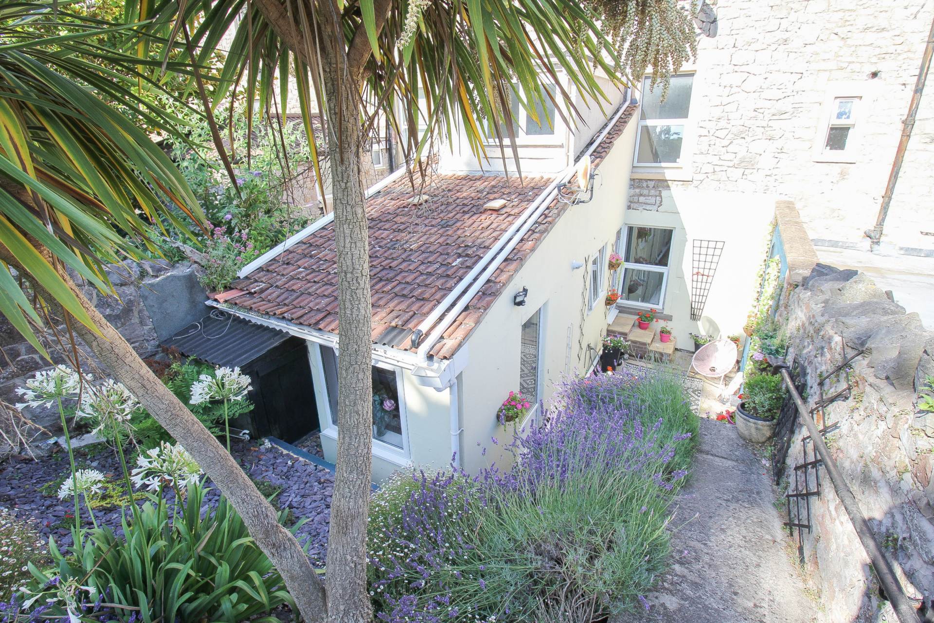 Hillside**Beautiful Garden**Off Street Parking**Two Bedrooms**, Image 14