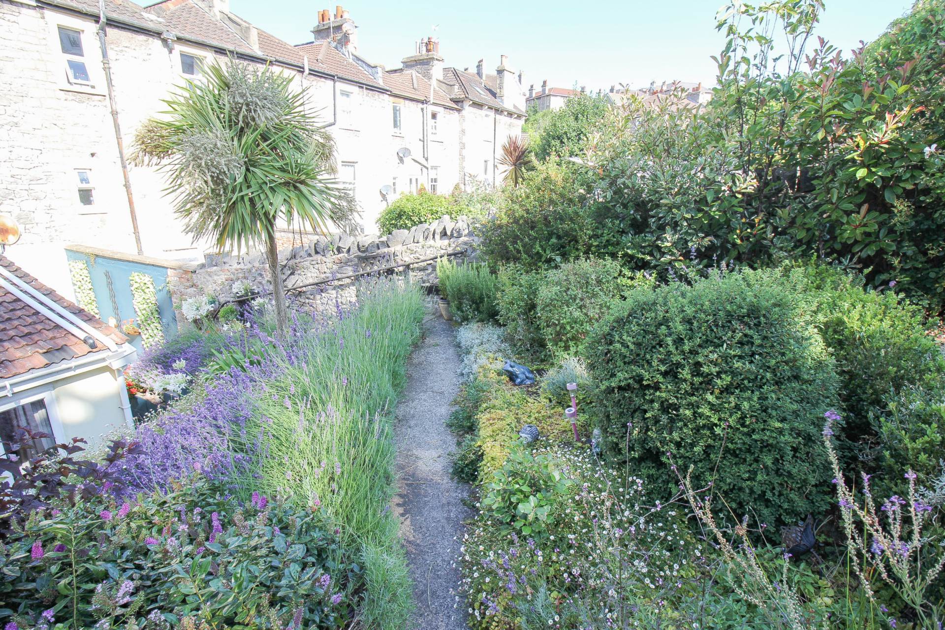 Hillside**Beautiful Garden**Off Street Parking**Two Bedrooms**, Image 15