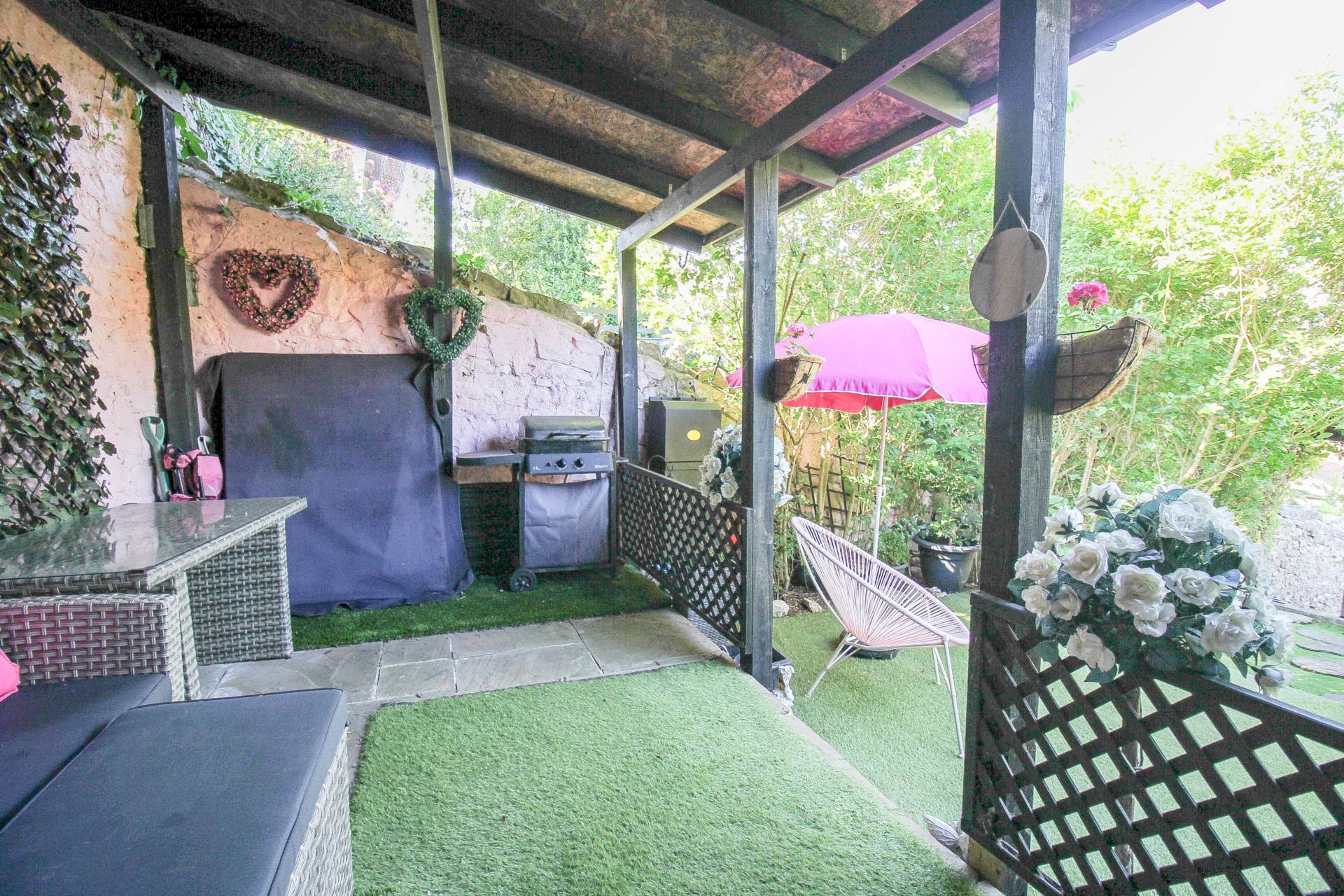 Hillside**Beautiful Garden**Off Street Parking**Two Bedrooms**, Image 18