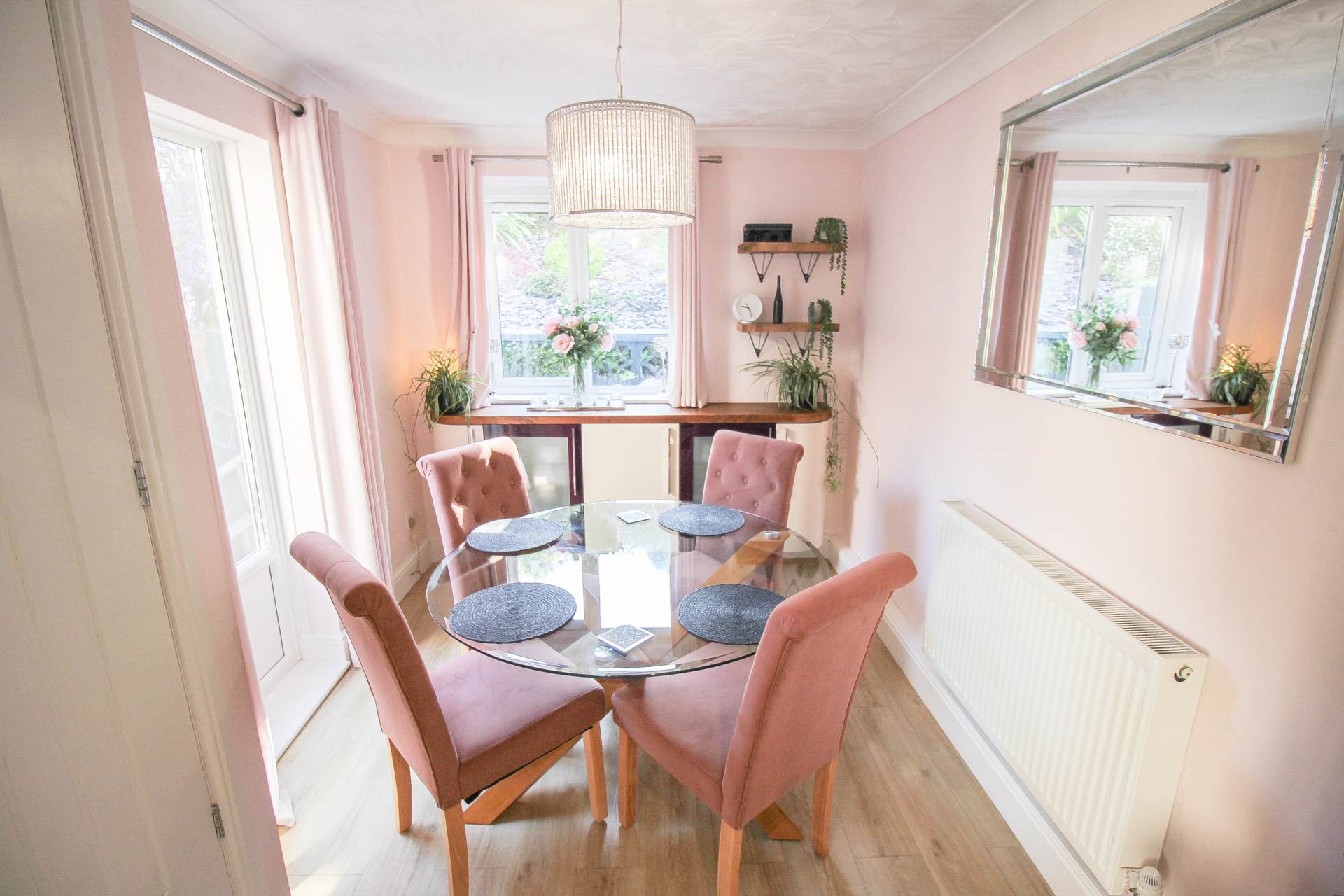 Hillside**Beautiful Garden**Off Street Parking**Two Bedrooms**, Image 5