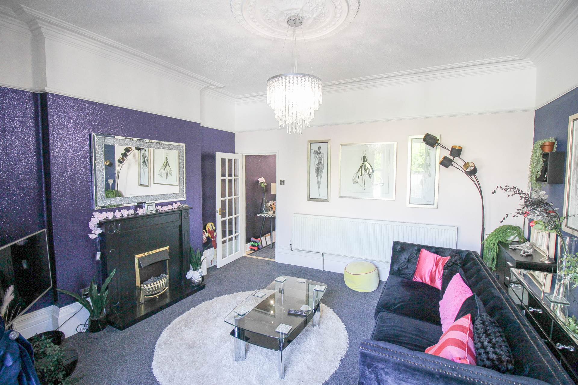 Hillside**Beautiful Garden**Off Street Parking**Two Bedrooms**, Image 6