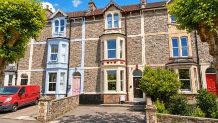 Hillside**Beautiful Garden**Off Street Parking**Two Bedrooms**
