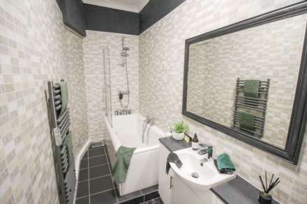 Hillside**Beautiful Garden**Off Street Parking**Two Bedrooms**, Image 11