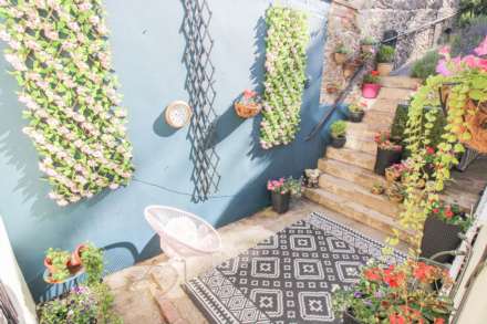 Hillside**Beautiful Garden**Off Street Parking**Two Bedrooms**, Image 13