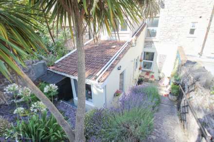 Hillside**Beautiful Garden**Off Street Parking**Two Bedrooms**, Image 14
