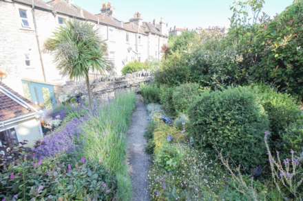 Hillside**Beautiful Garden**Off Street Parking**Two Bedrooms**, Image 15