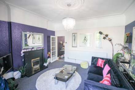 Hillside**Beautiful Garden**Off Street Parking**Two Bedrooms**, Image 6