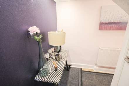 Hillside**Beautiful Garden**Off Street Parking**Two Bedrooms**, Image 9