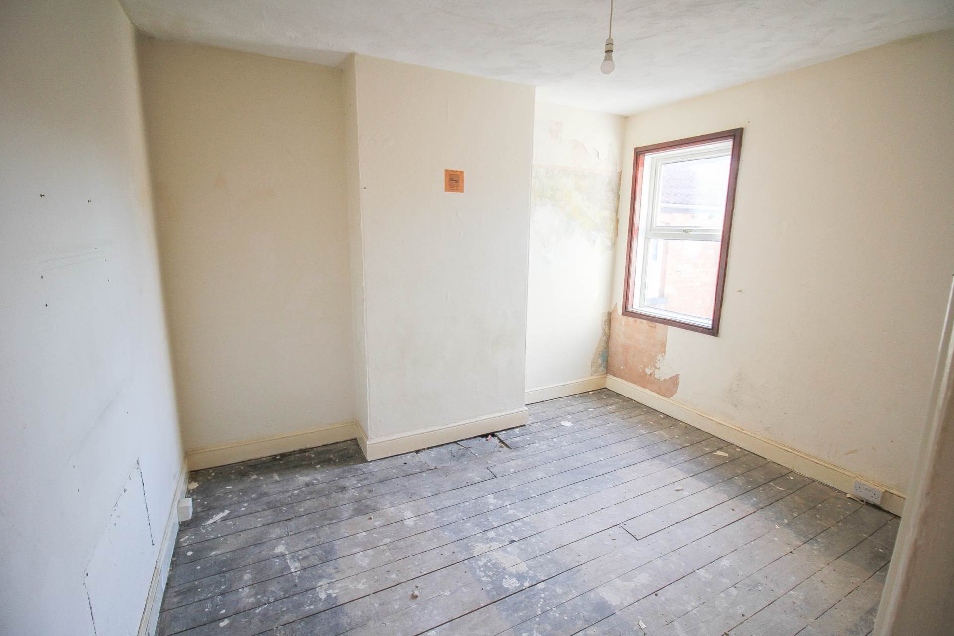South Ward**Large Lounge**Two Double Bedrooms**Vacant**Close to Amenities & Beach**Updating Required**, Image 8