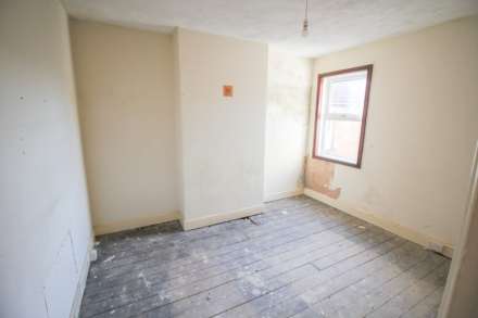 South Ward**Large Lounge**Two Double Bedrooms**Vacant**Close to Amenities & Beach**Updating Required**, Image 8