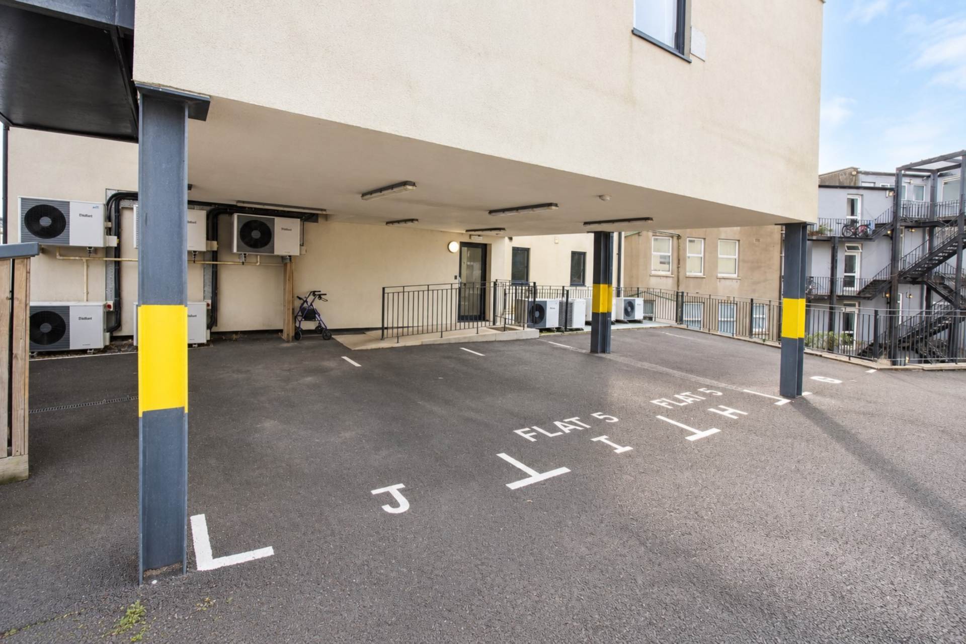Bayside Apartments, Manilla Crescent, Image 12