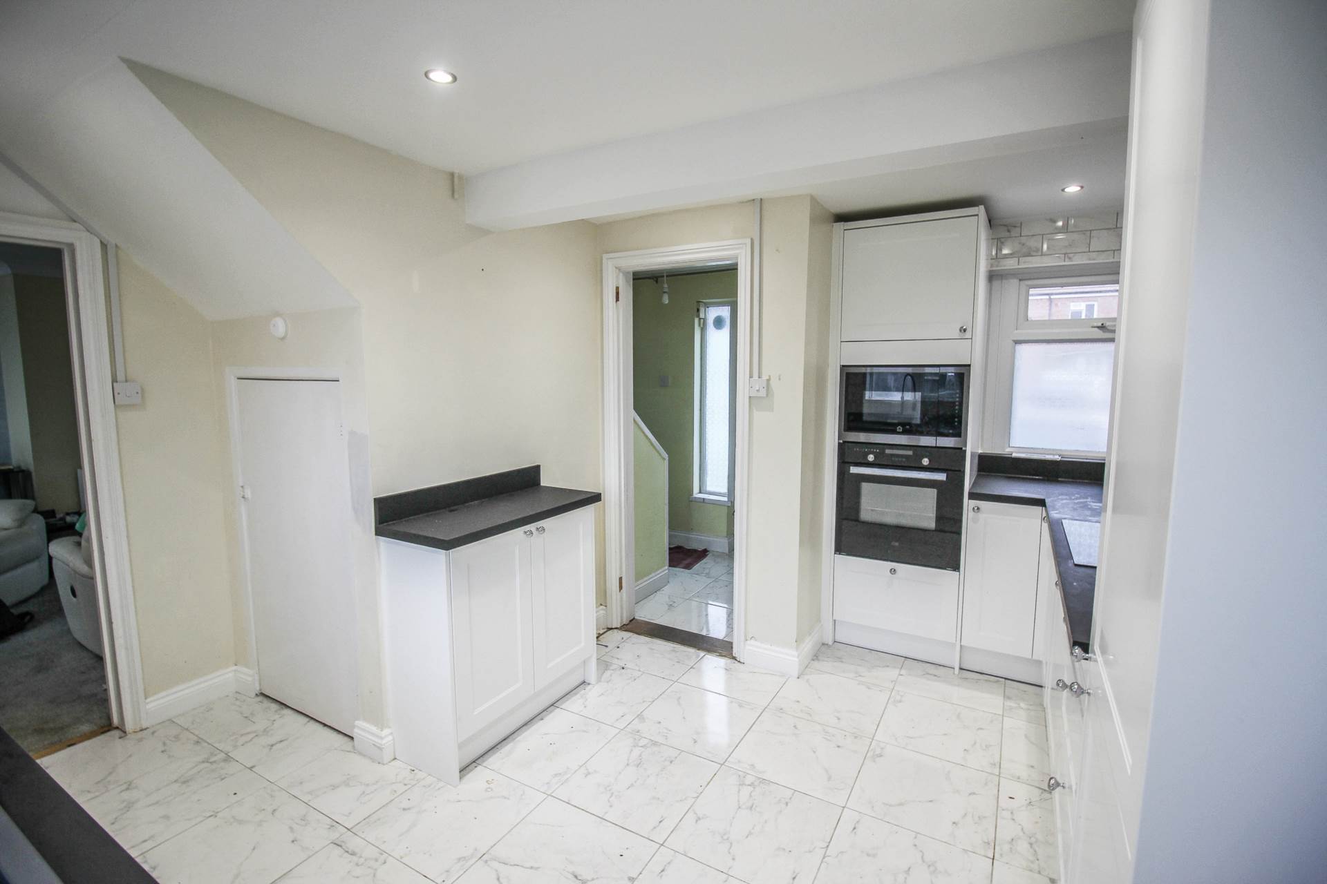 Weston Super Mare*NEW KITCHEN 2023*NEW BOILER*NO ONWARD CHAIN*60FT GARDEN*CONSERVATORY*, Image 3