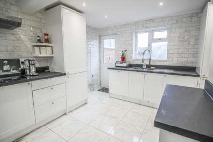 Weston Super Mare*NEW KITCHEN 2023*NEW BOILER*NO ONWARD CHAIN*60FT GARDEN*CONSERVATORY*, Image 5