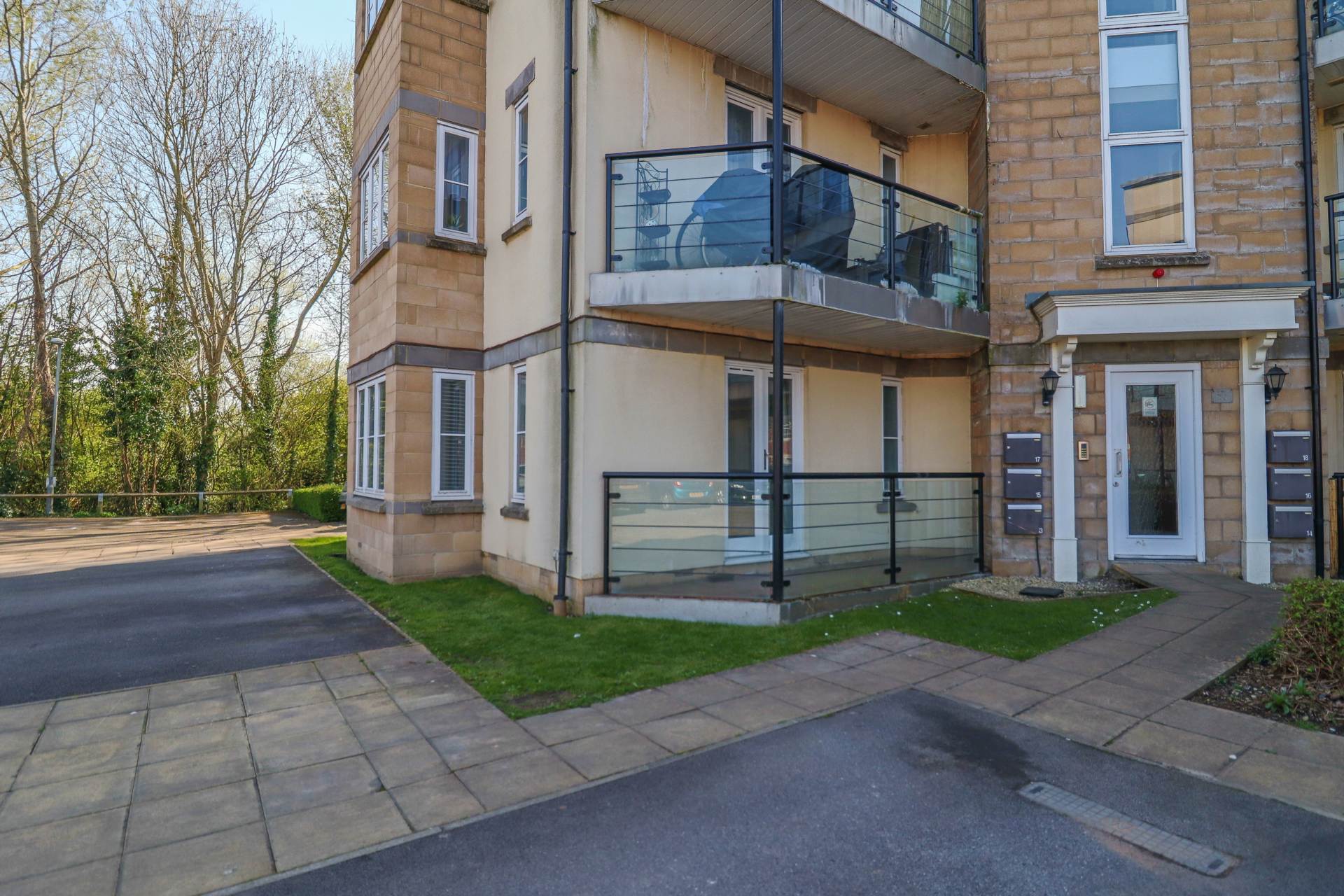 Stormont Court, Great First Time Buyers Apartment, Image 10