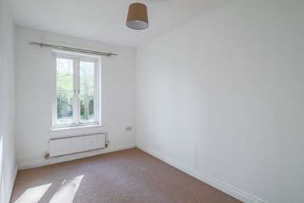 Stormont Court, Great First Time Buyers Apartment, Image 8