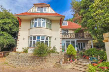 Elmhyrst Road - Impressive 0.25 Acre Plot - Endless Potential