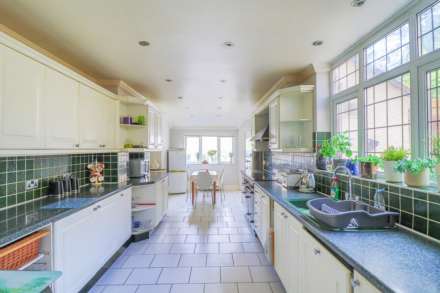 Elmhyrst Road - Impressive 0.25 Acre Plot - Endless Potential, Image 10