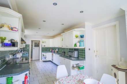 Elmhyrst Road - Impressive 0.25 Acre Plot - Endless Potential, Image 11