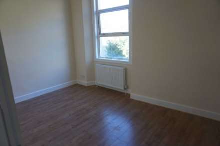 Leawood Court, South Road, Image 4