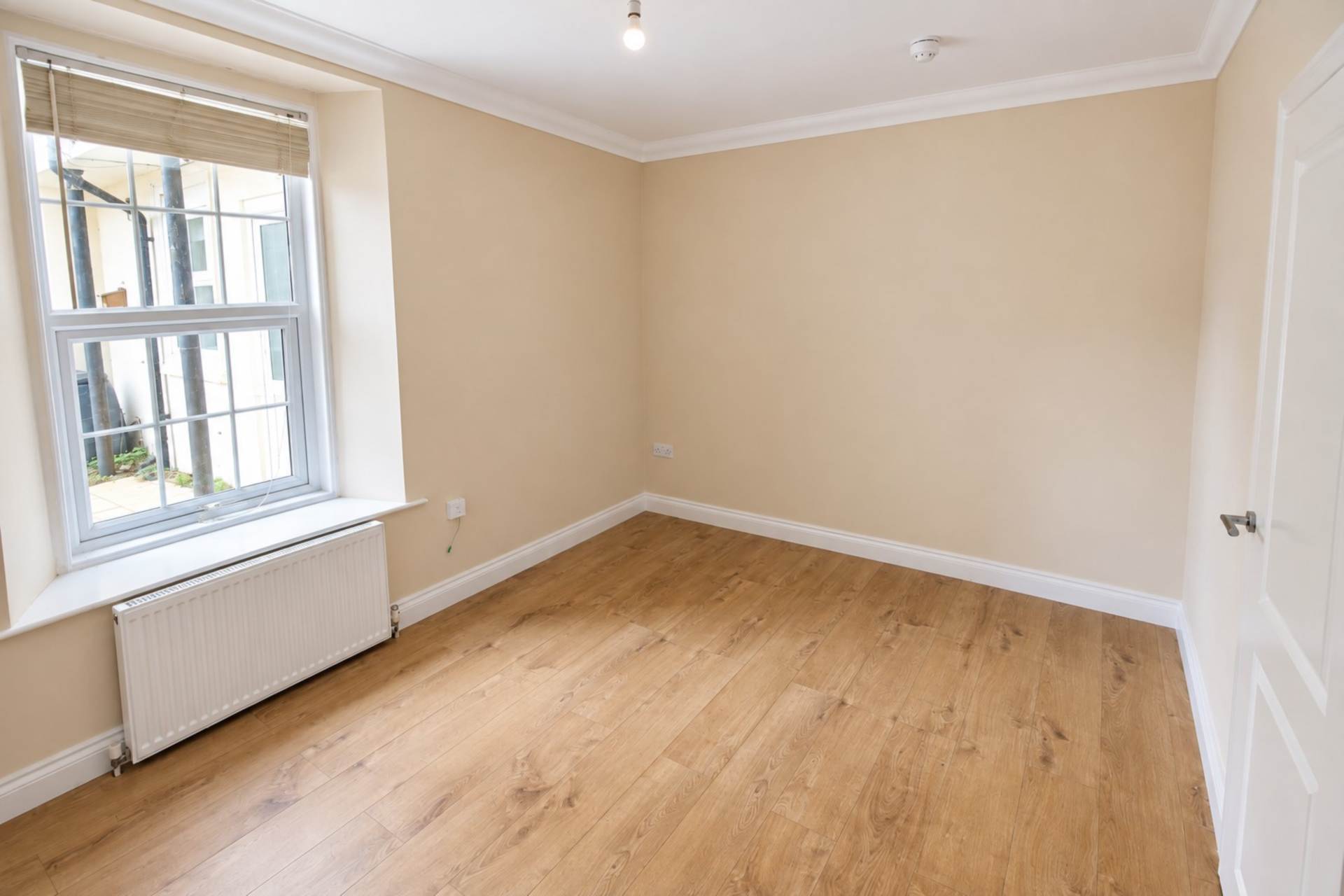 **Central Location**Two Double Bedrooms**Super Open Plan Living Area**Own Front Door**Private Sunny Garden/Courtyard**, Image 9