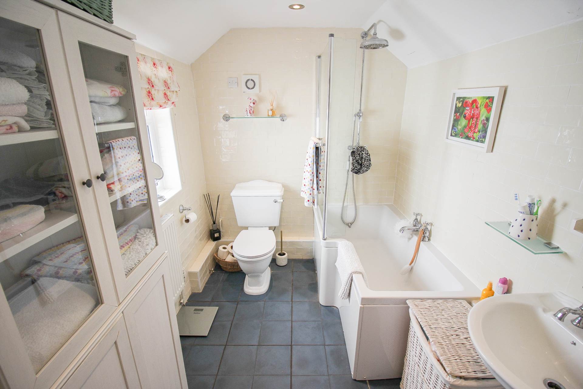 Central Location**Beautiful Walled Garden**Stunningly Presented**Useful Loft Room**En Suite**, Image 16