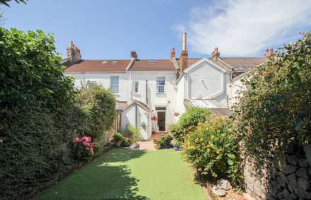 Central Location**Beautiful Walled Garden**Stunningly Presented**Useful Loft Room**En Suite**
