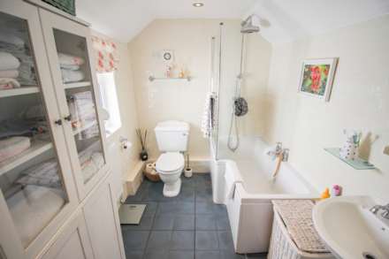 Central Location**Beautiful Walled Garden**Stunningly Presented**Useful Loft Room**En Suite**, Image 16