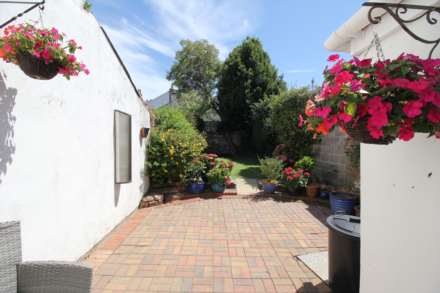 Central Location**Beautiful Walled Garden**Stunningly Presented**Useful Loft Room**En Suite**, Image 2
