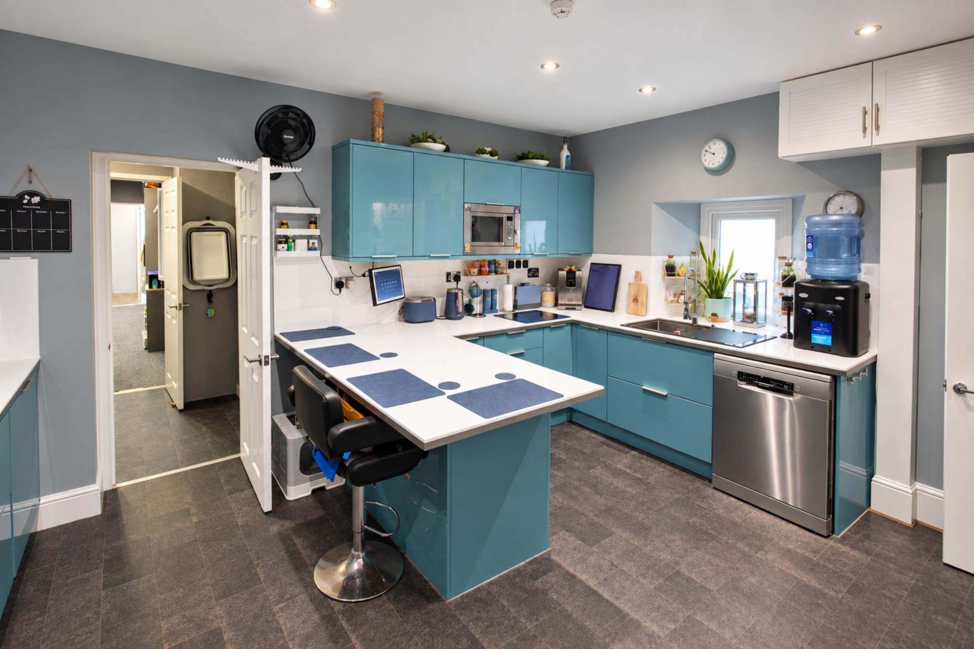 **Central Location**Ideal for Dual Occupancy**4 Bedrooms**2 Lounges**Additional Income**, Image 4