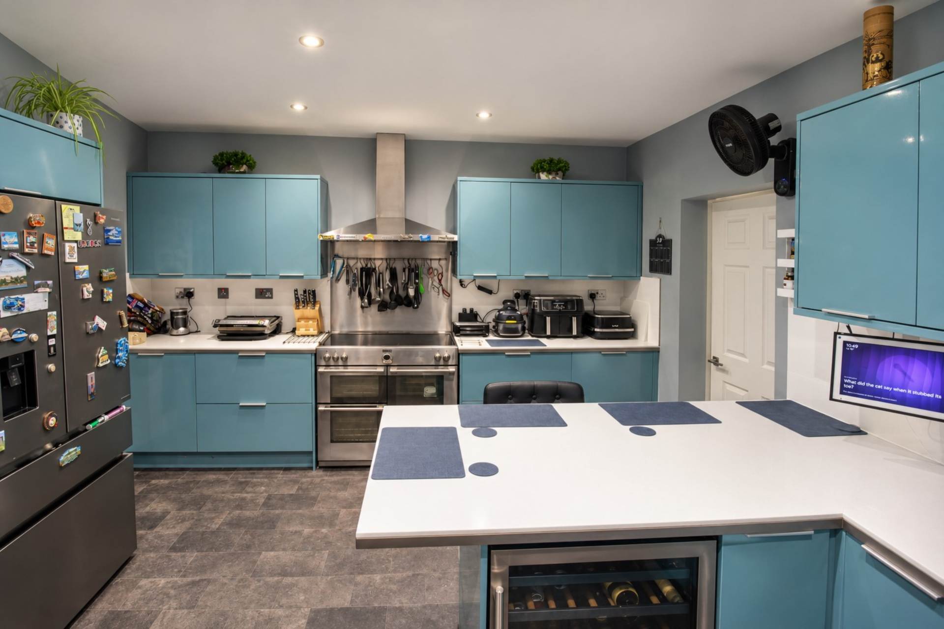**Central Location**Ideal for Dual Occupancy**4 Bedrooms**2 Lounges**Additional Income**, Image 5