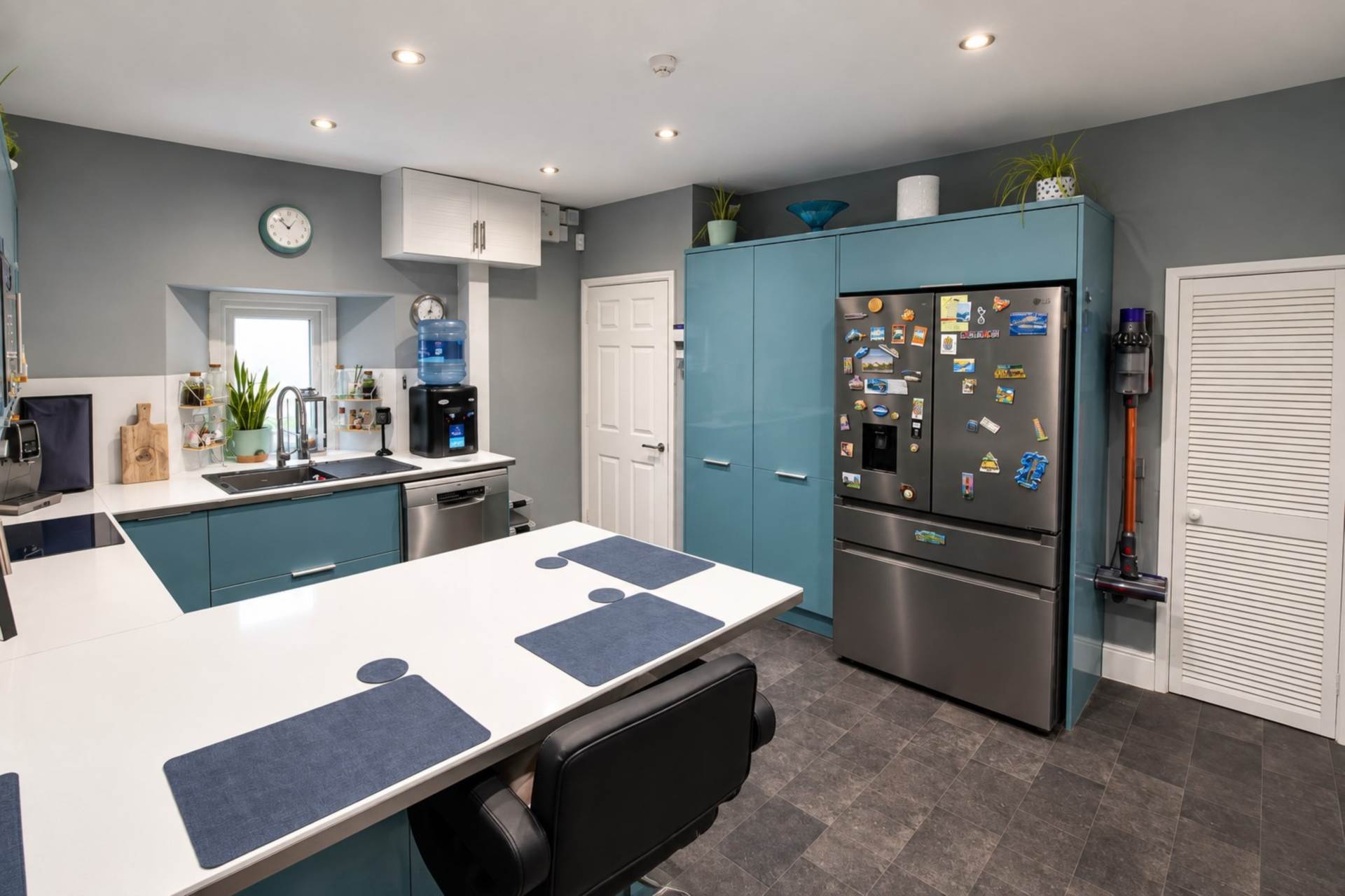 **Central Location**Ideal for Dual Occupancy**4 Bedrooms**2 Lounges**Additional Income**, Image 6