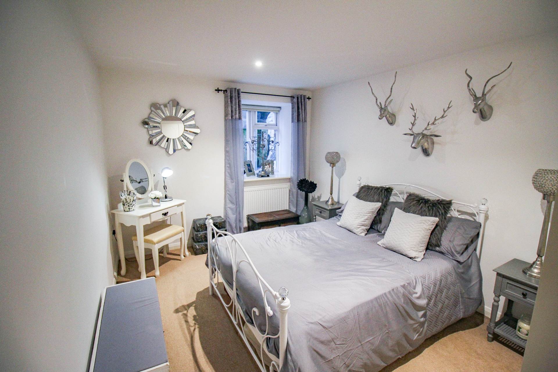 Central Location**Master Bedroom with En-Suite**Stunningly Presented**23' Kit/Breakfast Room**19' Lounge**, Image 9