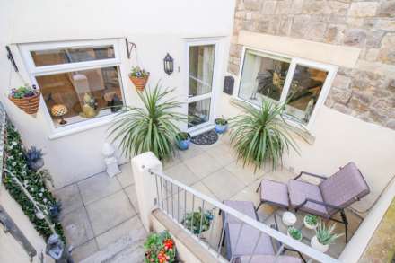 Central Location**Master Bedroom with En-Suite**Stunningly Presented**23` Kit/Breakfast Room**19` Lounge**