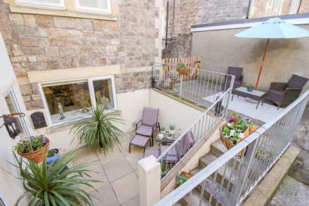 Central Location**Master Bedroom with En-Suite**Stunningly Presented**23' Kit/Breakfast Room**19' Lounge**, Image 13