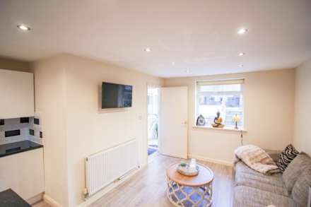 Central Location**Master Bedroom with En-Suite**Stunningly Presented**23' Kit/Breakfast Room**19' Lounge**, Image 5