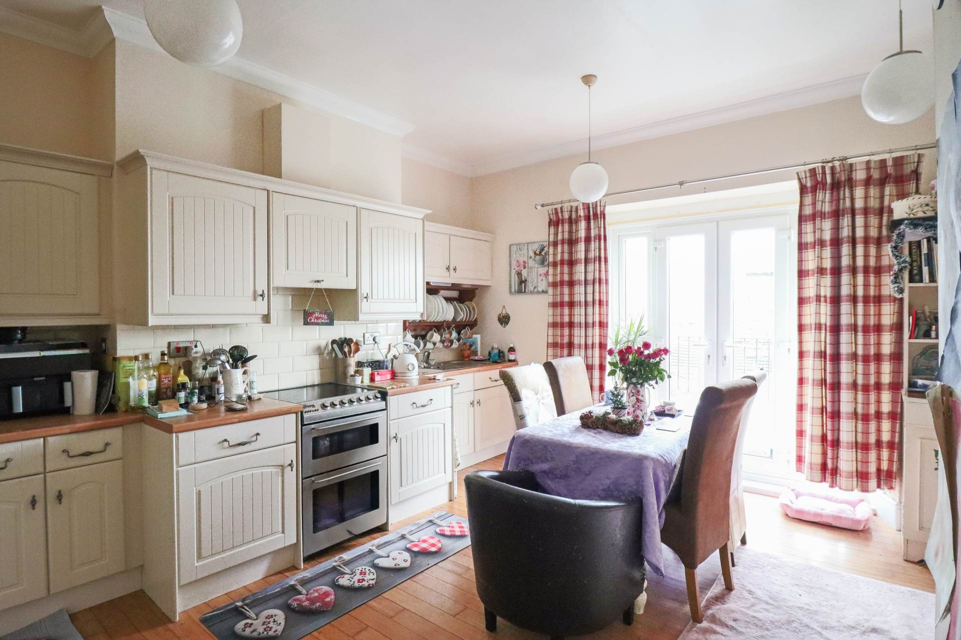 Beach Road - Sea Front Apartment - Balcony With Sea Views, Image 3