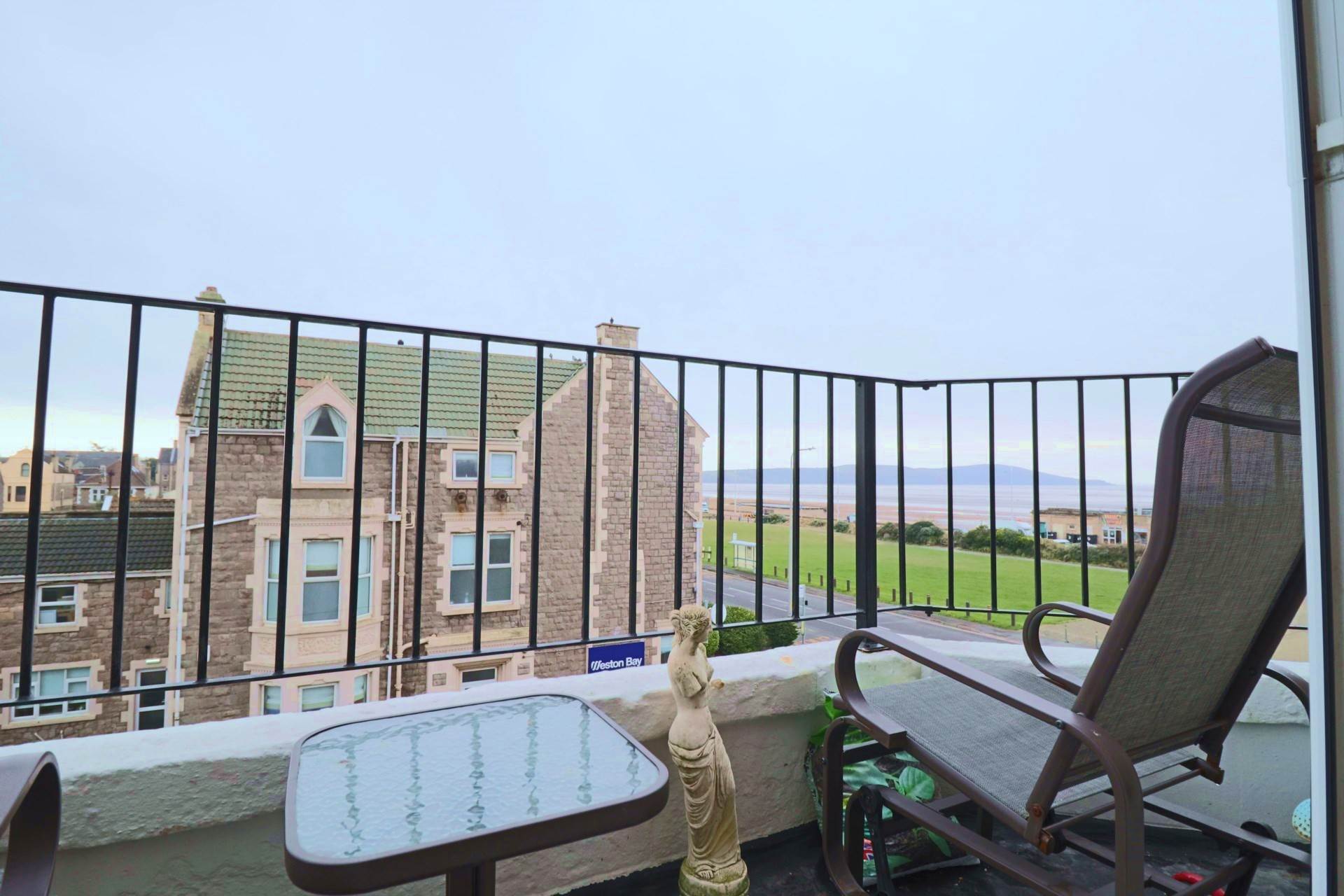 Beach Road - Sea Front Apartment - Balcony With Sea Views, Image 5