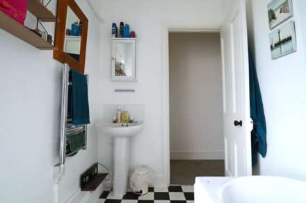 Beach Road - Sea Front Apartment - Balcony With Sea Views, Image 13