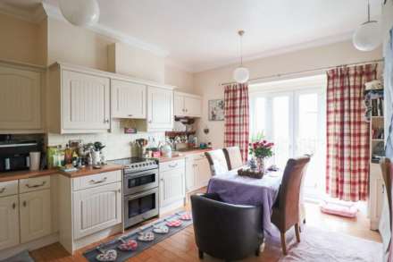 Beach Road - Sea Front Apartment - Balcony With Sea Views, Image 3