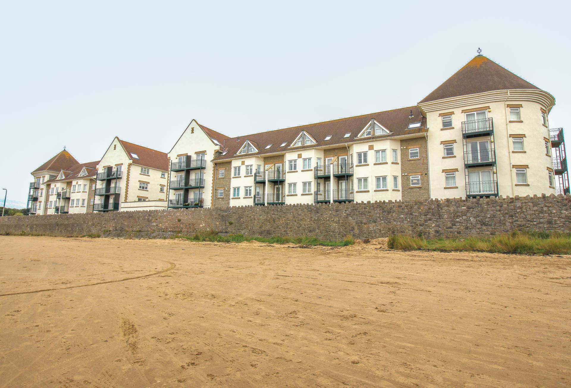 Royal Sands-Beach Front Location, Image 1