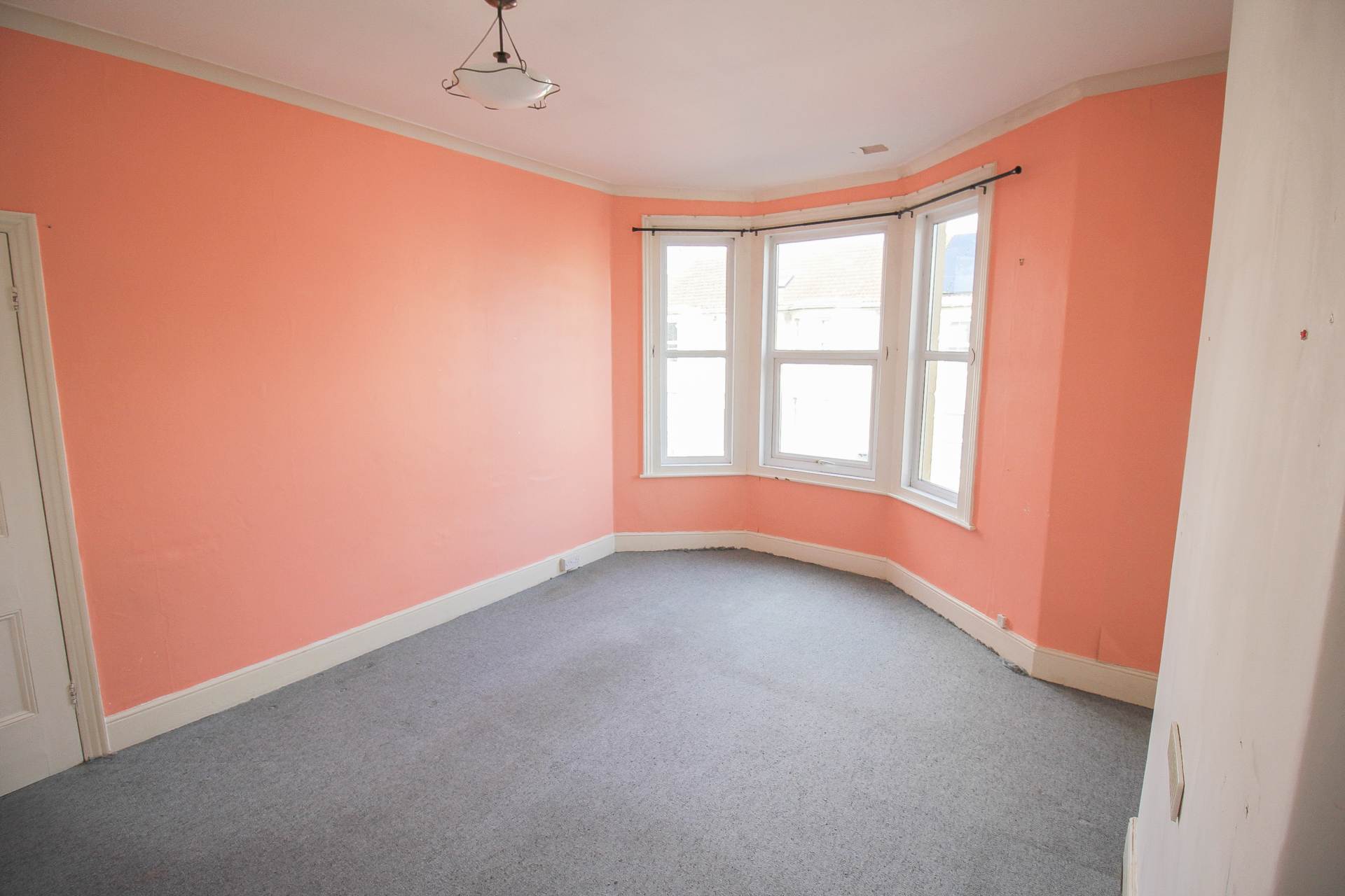 Severn Road**2 Bedrooms**Super Location**Close to Amenities, Beach & Parks**, Image 2