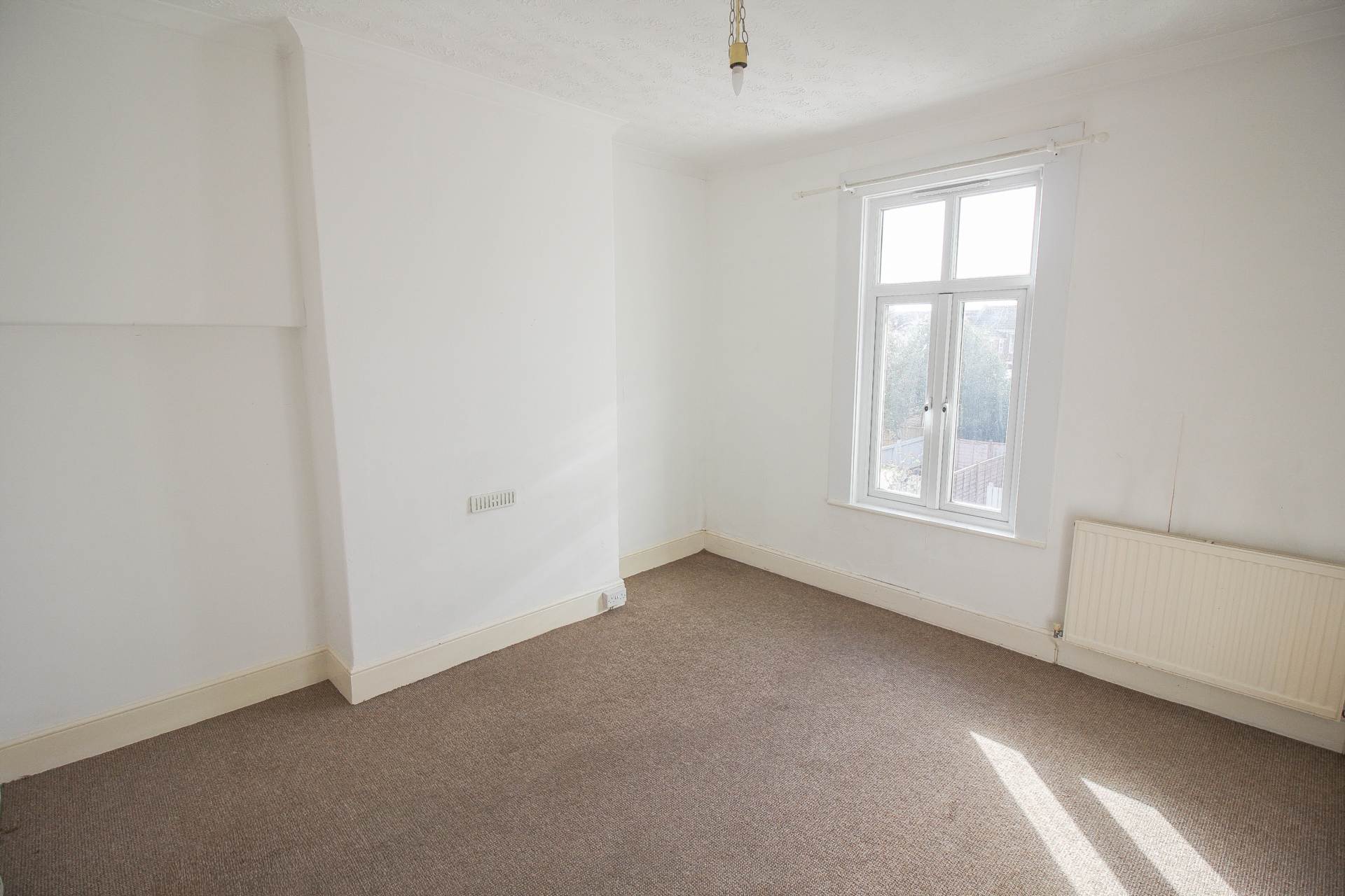 Severn Road**2 Bedrooms**Super Location**Close to Amenities, Beach & Parks**, Image 6